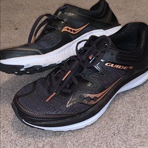 Saucony Everun Guide 150 Running Sneakers